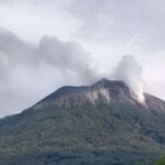 Foto: Gunung Ile Lewotolok NTT (Sumber: istimewa)