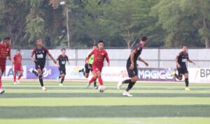 Foto : Pemain Persipa Pati saat berduel dengan Persijap Jepara di Stadion Joyokusumo (Sumber: palevioletred-jellyfish-458835.hostingersite.com/ Dok. Persipa)