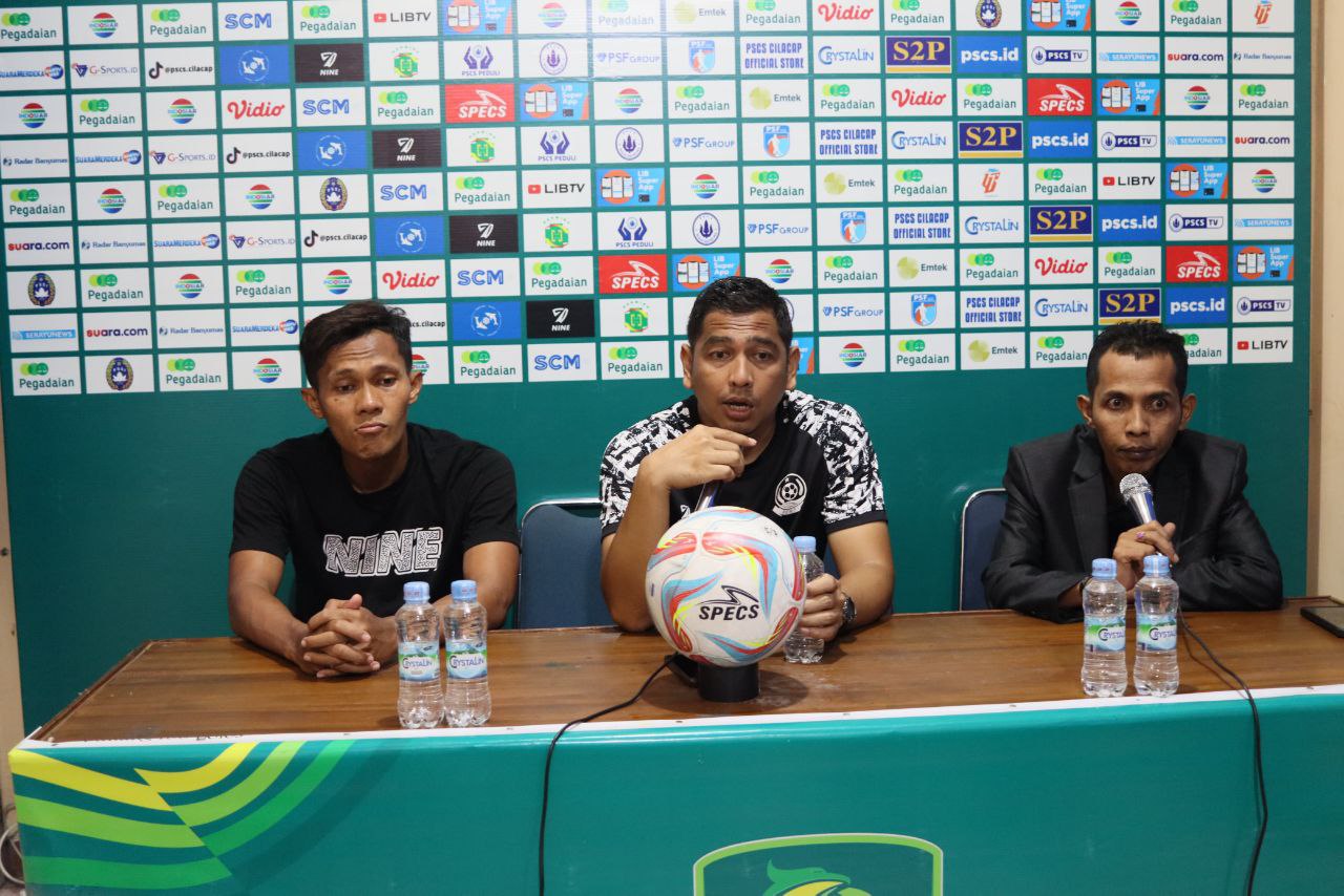 Foto : agenda PMPC tim Persipa Pati oleh Pelatih Kepala Coach Jan Saragih dan Pemain, Imam Witoyo (Sumber : palevioletred-jellyfish-458835.hostingersite.com/ Dok. Persipa)