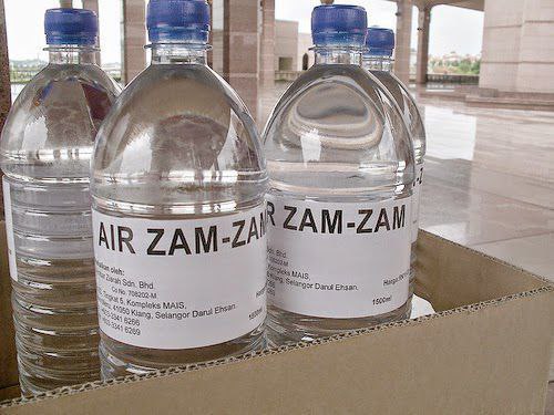 Foto : Ilustrasi air zamzam (Sumber : Istimewa)