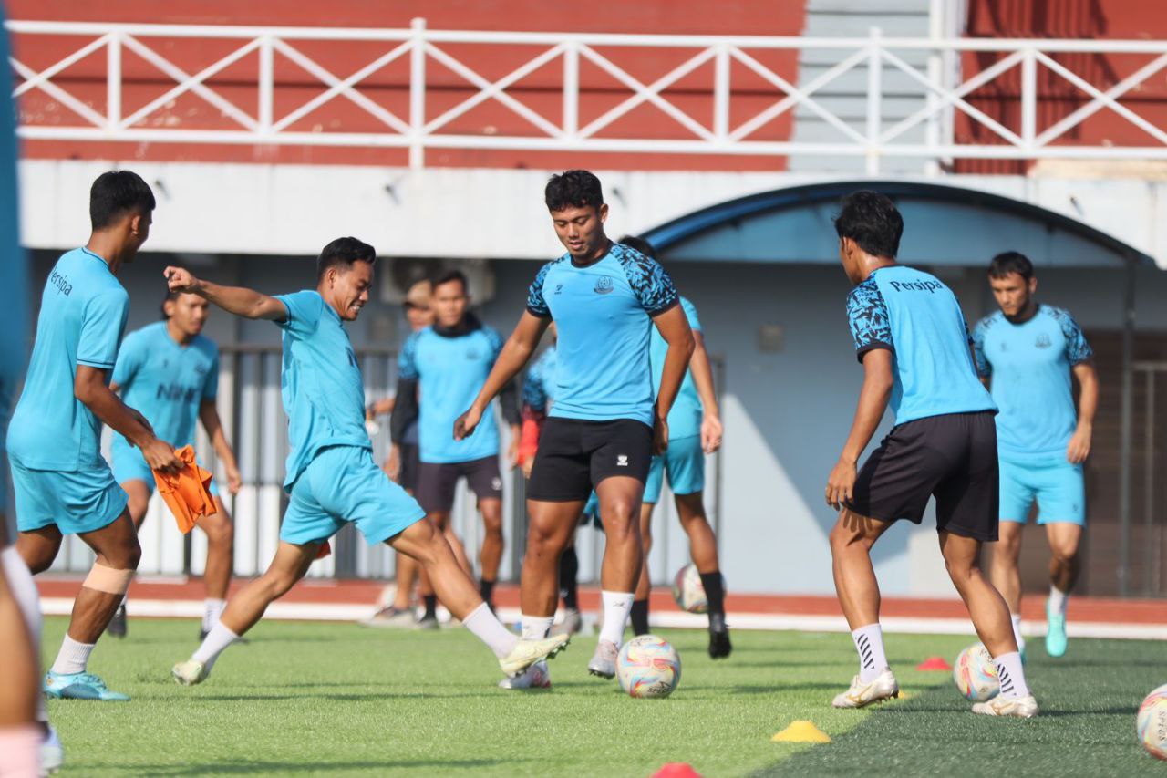 Foto : Pemain Persipa saat melakoni sesi latihan (Sumber : palevioletred-jellyfish-458835.hostingersite.com/ Dok. Persipa Pati)