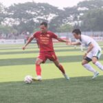 Foto : Pemain Persipa Pati saat berduel dengan pemain Gresik United di Stadion Joyokusumo Pati (Sumber : palevioletred-jellyfish-458835.hostingersite.com/ Dok. Persipa Pati)