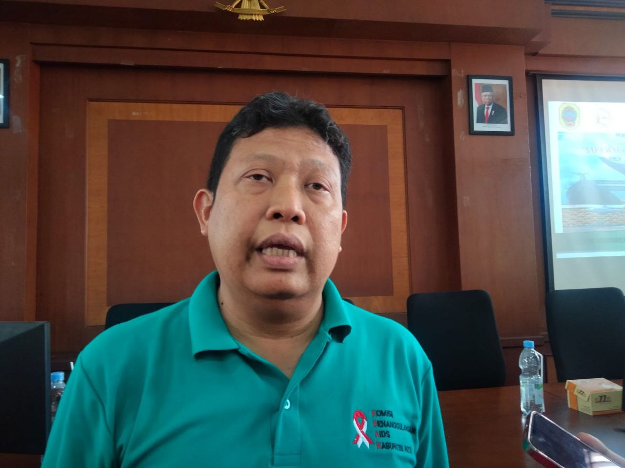 Foto : dr Joko Leksono Wibowo, Kepala Bidang Pencegahan dan Pengendalian Penyakit Dinkes Kabupaten Pati saat diwawancarai awak media (Sumber : palevioletred-jellyfish-458835.hostingersite.com/ Asy)