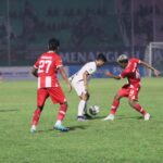 Foto : Pemain Persipa Pati saat bertanding melawan Deltras di Stadion Gelora Delta Sidoarjo (Sumber : palevioletred-jellyfish-458835.hostingersite.com/ Dok. Persipa)