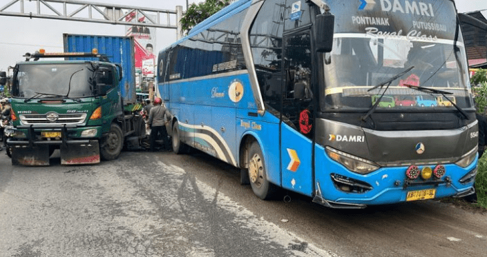 Korlantas Apresiasi Aksi Heroik Bripda Novandro Ganjal Bus Pakai Motor