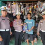Foto: Kasat Lantas Polresta Pati Kompol Asfauri saat lakukan sidak ke beberapa toko dan bengkel (palevioletred-jellyfish-458835.hostingersite.com/ istimewa)