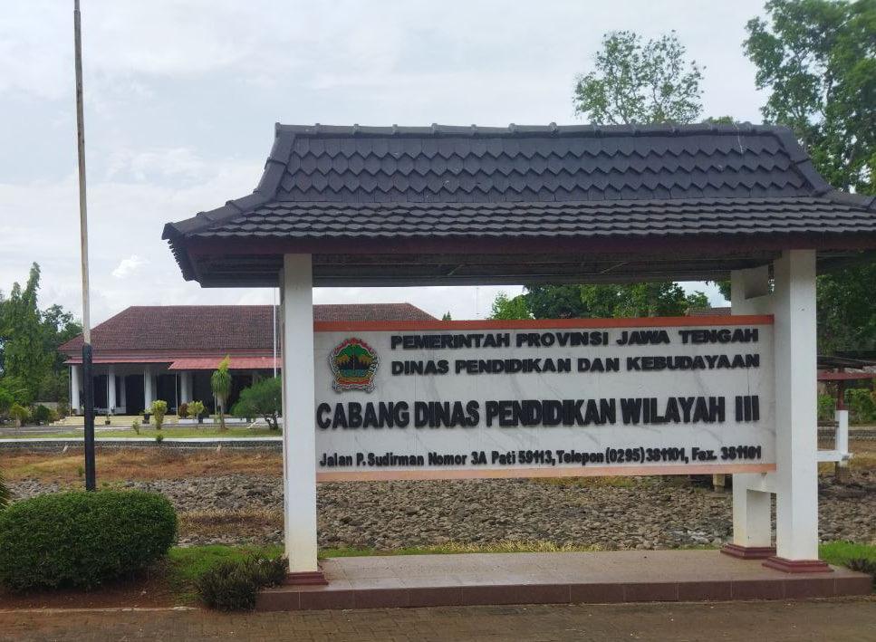 Foto : Cabang Dinas Pendidikan Wilayah III Dok (palevioletred-jellyfish-458835.hostingersite.com/Ilham)