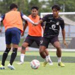 Foto : Pemain Persipa Pati saat melakoni sesi latihan di Stadion Joyokusumo Pati (Sumber : palevioletred-jellyfish-458835.hostingersite.com/ Dok. Persipa)