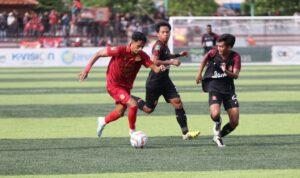 Foto : Pemain Persipa Pati saat berlaga melawan Persijap Jepara di Stadion Joyokusumo Pati pada Senin, (22/1/2024) (Sumber : palevioletred-jellyfish-458835.hostingersite.com/ Dok. Persipa Pati)