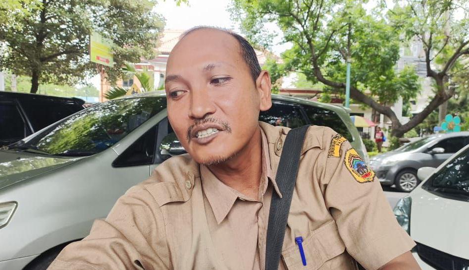 Foto: Kepala Desa (Kades) Kosekan Isro'i (Sumber: mitrapost/kafi)