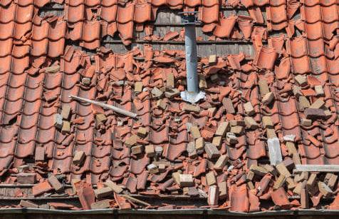 Foto: Ilustrasi atap porak poranda (Sumber: istock)