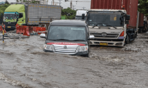 Jalan pantura banjir