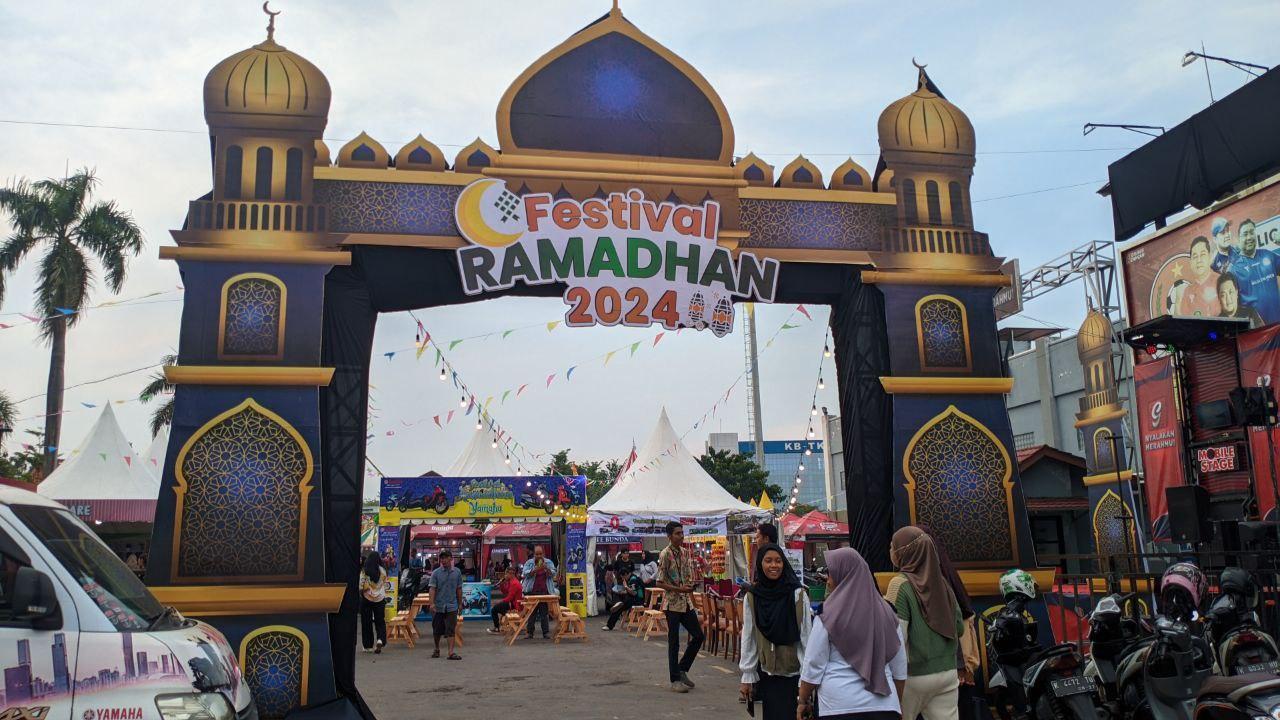 Foto : Suasana Pati Festival Ramadhan di halaman Stadion Joyokusumo Kabupaten Pati (Sumber : palevioletred-jellyfish-458835.hostingersite.com/ Asy)