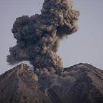 Foto: Ilustrasi aktivitas gunung berapi (Sumber: istock)
