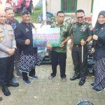 Foto : Penyerahan secara Simbolis kepada kelompok tani di Kabupaten Pati yang menerima bantuan Alsintan, Kamis (06/06/2024), di BPP Kecamatan Pati. (Sumber. palevioletred-jellyfish-458835.hostingersite.com/Ilham)