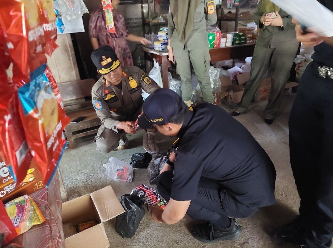 Foto: Satpol PP Berantas Rokok Ilegal (Sumber: mitrapost/kafi)