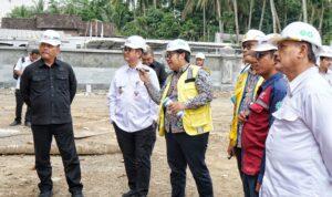 Pj Bupati Magelang Sepyo Achanto bersama Forkompimda saat meninjau progres pembangunan TPST Pasuruhan.