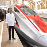 Presiden Jokowi meninjau Kereta Cepat Whoosh (Dok. Istimewa)