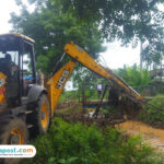 Foto : Alat loader mengeruk sampah di aliran sungai Simo di Desa Sinoman Kecamatan Pati. (Sumber. palevioletred-jellyfish-458835.hostingersite.com/Ilham)