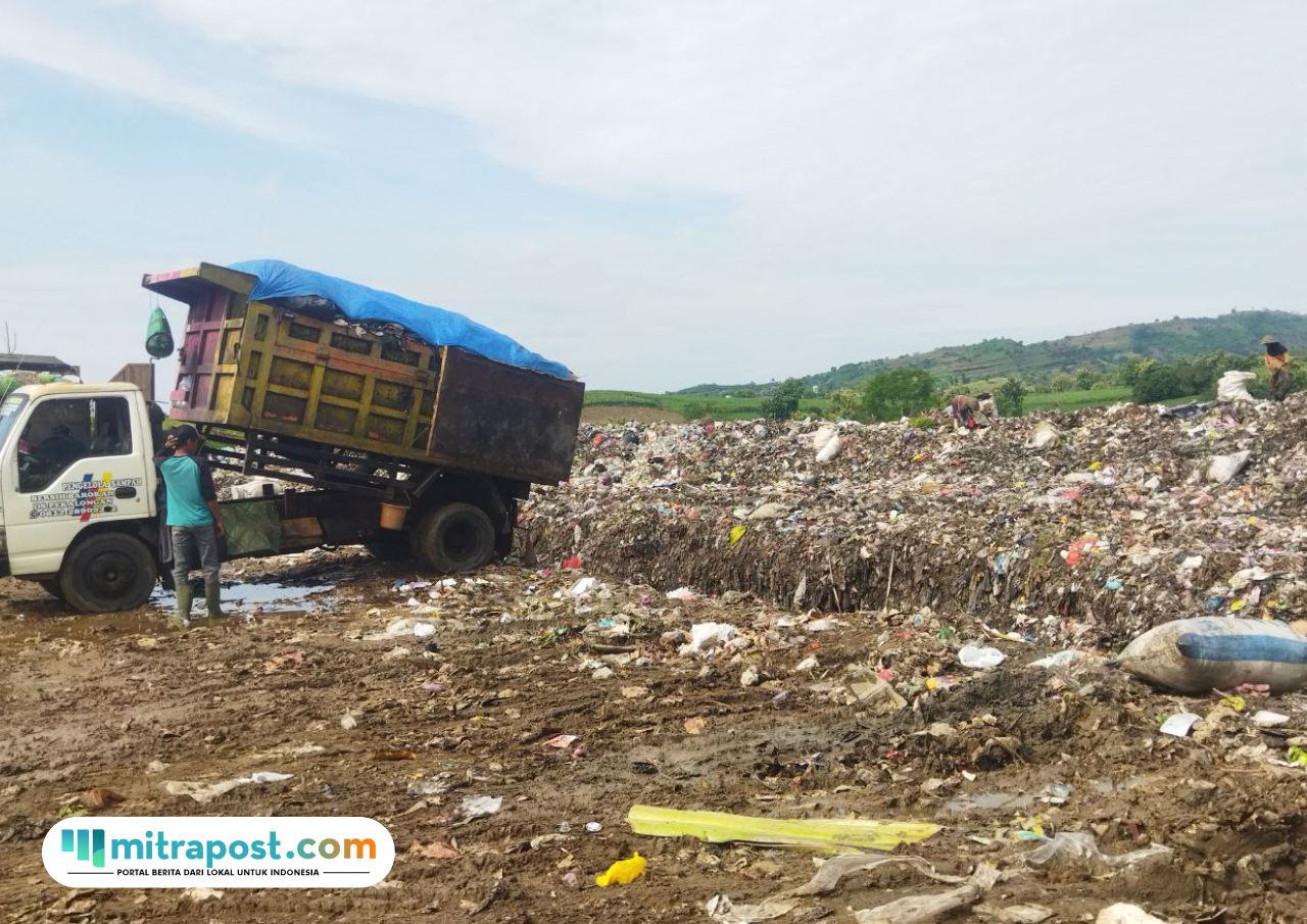 Foto : Menggunung tumpukan sampah di TPA Sukoharjo Kecamatan Margorejo Pati, belum lama ini. (Sumber. palevioletred-jellyfish-458835.hostingersite.com/ Ilham)