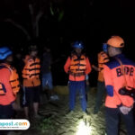 Foto : TRC BPBD kabupaten Pati tengah mencari lansia hanyut di sungai Desa Slungkep Kecamatan Kayen Pati. (Sumber. palevioletred-jellyfish-458835.hostingersite.com/ BPBD Pati)