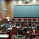 Foto: suasana public hearing di ruang sidang paripurna bahas penyelarasan Peraturan Daerah (Perda) nomor 8 tahun 2013 tentang Penyelenggaraan Pariwisata (palevioletred-jellyfish-458835.hostingersite.com/ Kafi)