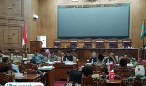 Foto: suasana public hearing di ruang sidang paripurna bahas penyelarasan Peraturan Daerah (Perda) nomor 8 tahun 2013 tentang Penyelenggaraan Pariwisata (palevioletred-jellyfish-458835.hostingersite.com/ Kafi)