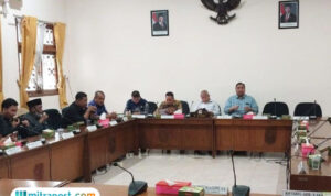 Foto: DPRD Kabupaten Pati menerima audiensi dari warga Kecamatan Batangan pada Jumat (23/5/2025) di ruang gabungan (palevioletred-jellyfish-458835.hostingersite.com/ Kafi)