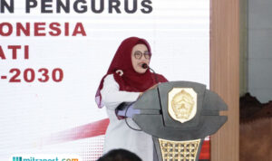 Foto : Ketua PMI Kabupaten Pati, Atik Kusdarwati memberikan sambutan di Pendopo Pati, Rabu (25/06/2025). (Dok. Humas Pemkab Pati)