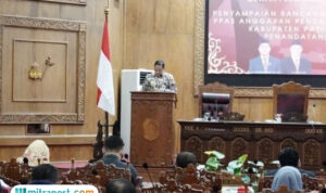 Foto: Bupati Pati Sudewo saat menyampaikan rapat Rencana Pembangunan Jangka Menengah Daerah (RPJMD) Kabupaten Pati tahun 2025-2029, Selasa (10/6/2025) di Ruang Rapat Paripurna (palevioletred-jellyfish-458835.hostingersite.com/ Kafi)