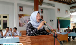 Foto: Anggota Komisi B DPRD Kabupaten Pati, Warsiti (palevioletred-jellyfish-458835.hostingersite.com/ dok pribadi)