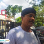 Foto : Ketua Jaringan Masyarakat Peduli Pegunungan Kendeng (JMPPK) Gunretno, ditemui di depan Polresta Pati, Senin (16/06/2025) (Sumber: palevioletred-jellyfish-458835.hostingersite.com/ Ilham)