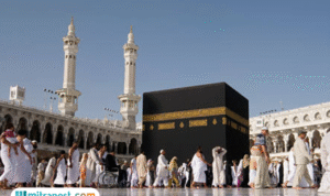 Foto: potret ilustrasi orang sedang melakukan ihram di Kabah (sumber: istock)