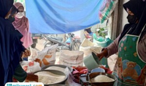 Foto : Pedagang Beras di Pasar Puri Indah Kecamatan Pati Kabupaten Pati, belum lama ini. (Sumber. palevioletred-jellyfish-458835.hostingersite.com/ Ilham)