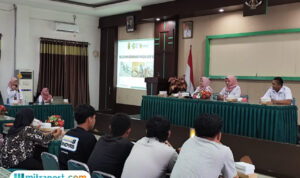 Foto: Dinkes Kabupaten Pati saat melakukan pelatihan keamanan pangan bagi para penjamah makanan di setiap Satuan Pelayanan Pemenuhan Gizi (SPPG) (palevioletred-jellyfish-458835.hostingersite.com/ Dinkes Pati)
