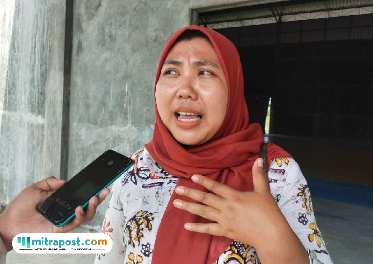 Foto: Kepala Desa Kedalon, Kecamatan Batangan, Hartatik saat dikonfirmasi pada Selasa (29/7/2025) (palevioletred-jellyfish-458835.hostingersite.com/ Kafi)