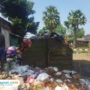 Foto : Tumpukan sampah di TPS belakang Stadion Joyo Kusumo, Desa Winong Kecamatan Pati Kabupaten Pati, Senin (14/07/2025) pagi. (Sumber. palevioletred-jellyfish-458835.hostingersite.com/ Ilham)