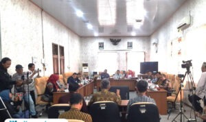 Foto: Panitia Khusus (Pansus) Pemakzulan Bupati Pati Sudewo saat meminta keterangan sejumlah pihak (palevioletred-jellyfish-458835.hostingersite.com/ Kafi)